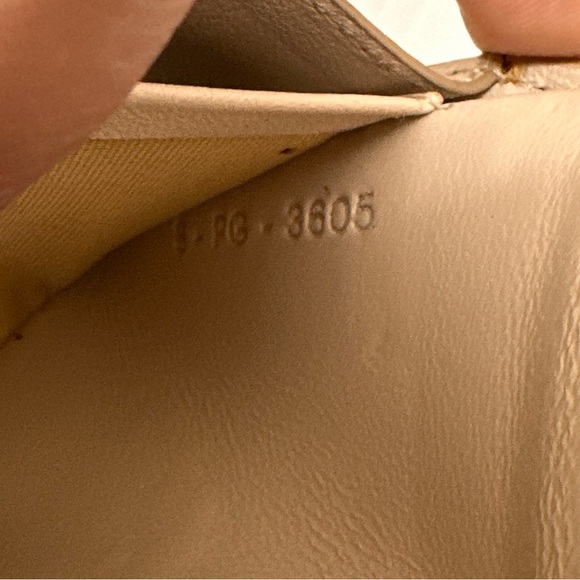 💎Authentic Celine Trotteur flap neutral leather wallet with shopping bag - Picture 9 of 16